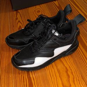 Men's clear weather Black and White Athletic Shoes
